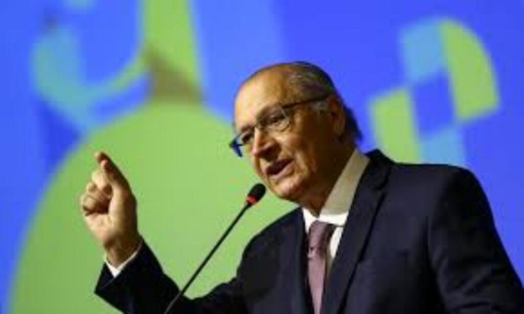 Alckmin rebate Trump sobre eleição no Brasil e fala em negociação
