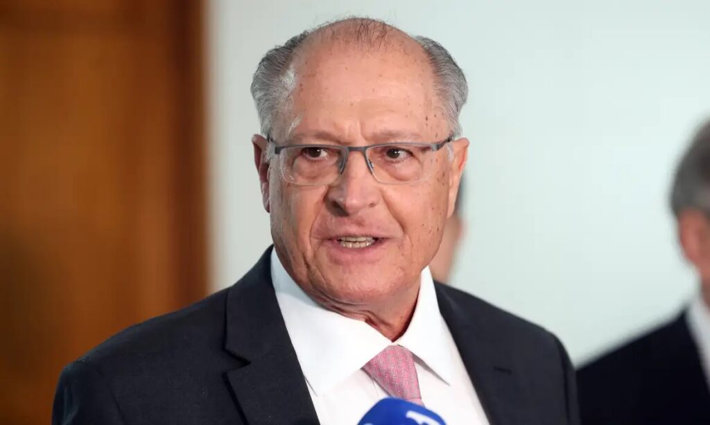 Alckmin vota em São Paulo e reforça confiança na vitória de Lula