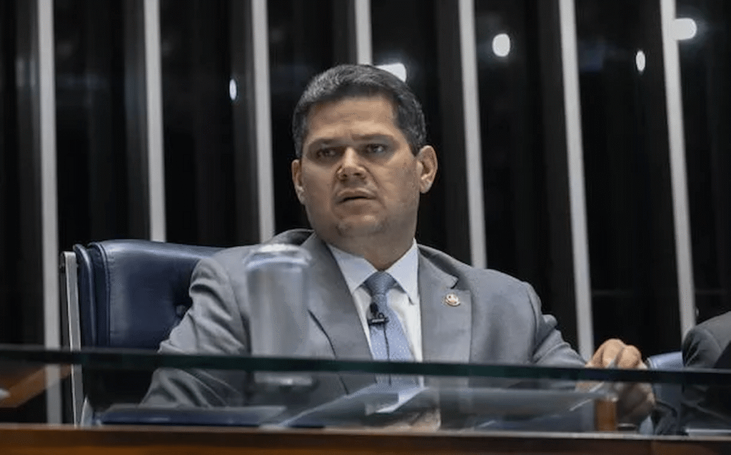 Alcolumbre diz ter maioria para seguir no comando do Senado