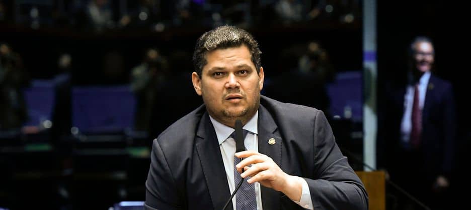 Alcolumbre marca votação da PEC da Segurança para terça-feira