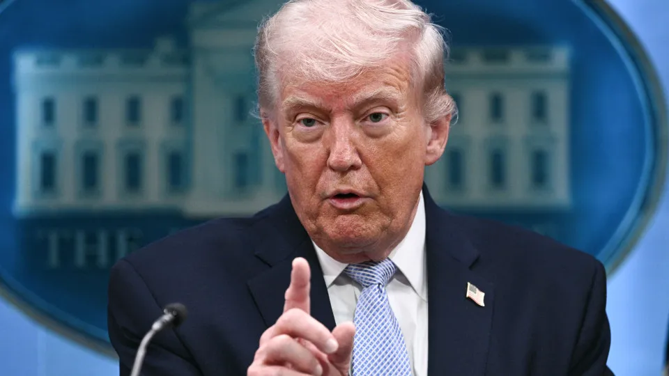 Aliados de Flávio avisam Trump sobre contestação da eleição