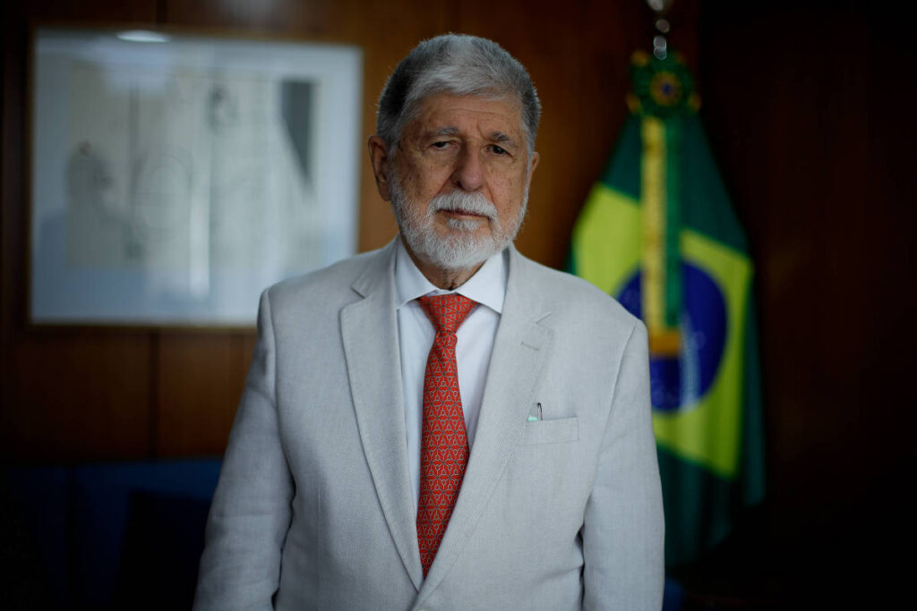 Amorim rebate Trump e cita a Meta em fala sobre eleições