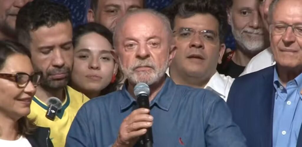 Ana Júlia viraliza ao lado de Lula e ganha destaque nacional