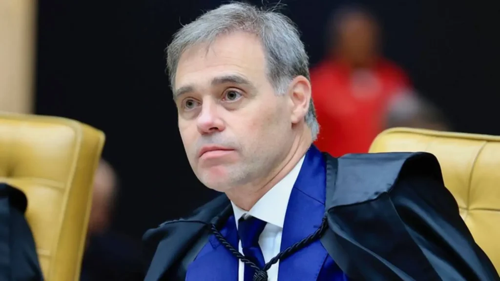 André Mendonça define que TSE não divulgará sigilos de Lula e Flávio