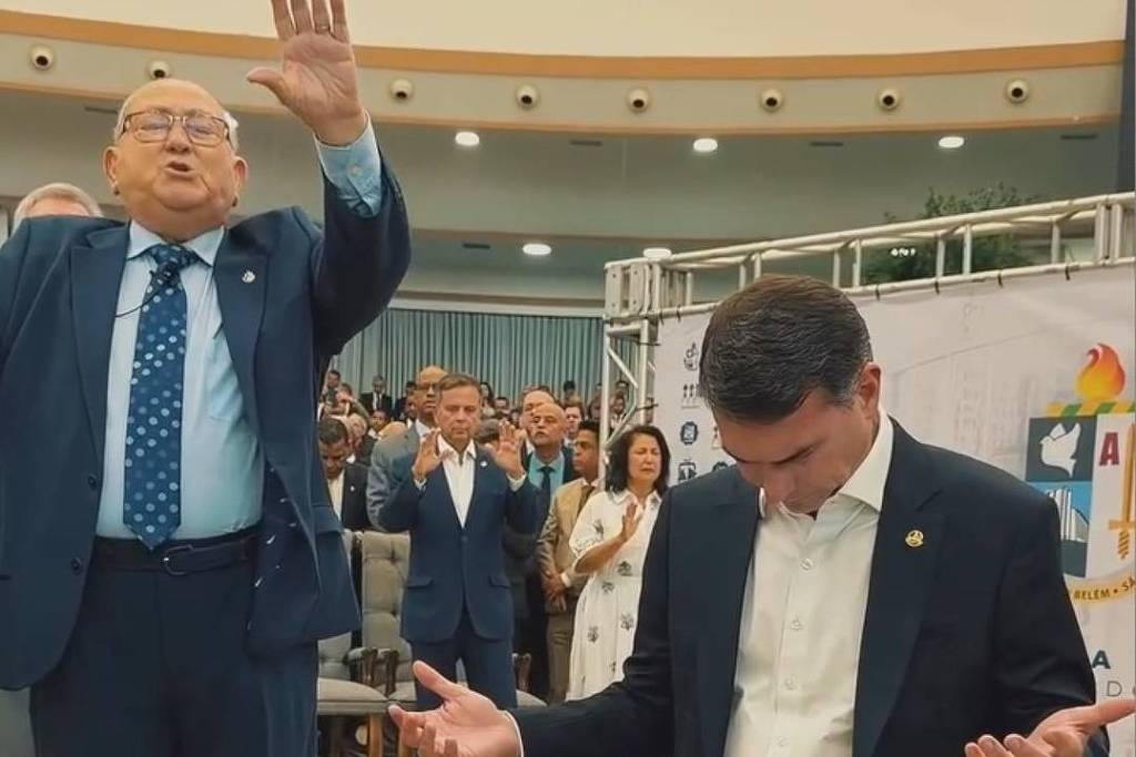 Apoio a Flávio Bolsonaro cresce entre Assembleias de Deus