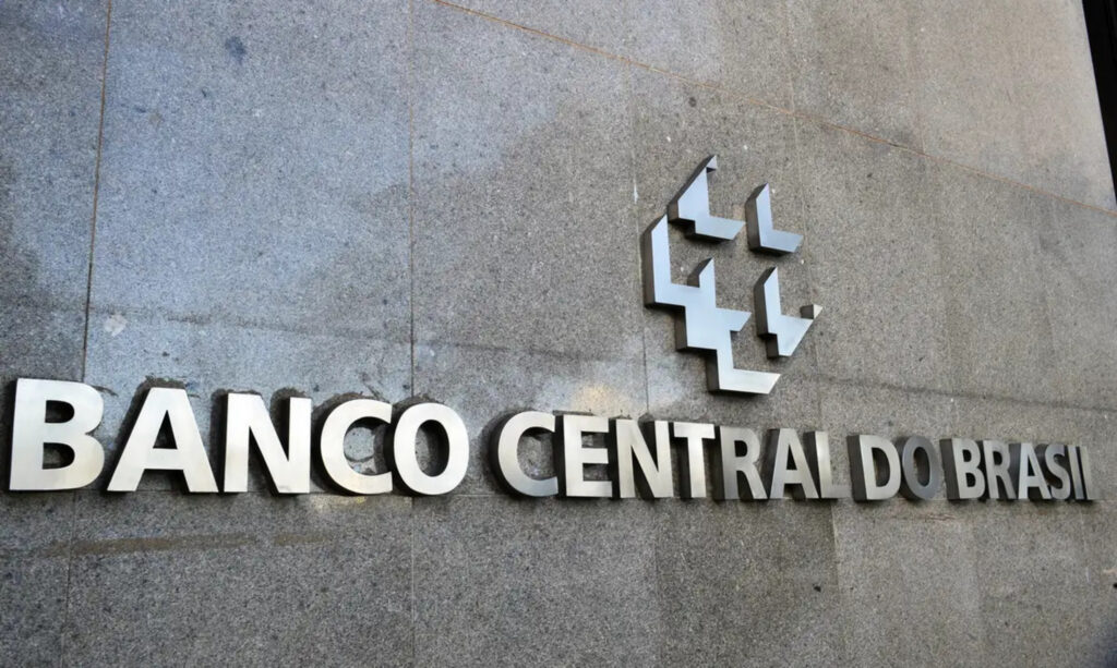 Banco Central cria painel de dívidas e restringe crédito no Pix