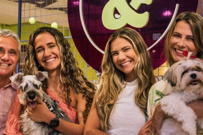 Bar pet friendly na Tijuca une vinhos e adoção de animais