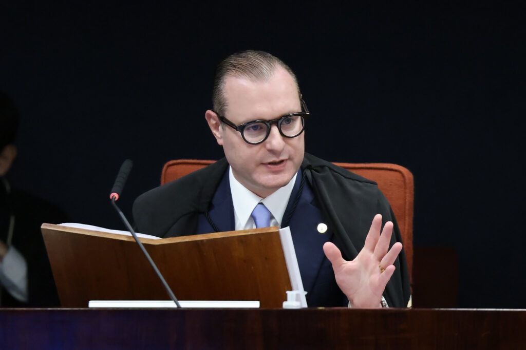 Bolsonaristas criticam Zanin após prorrogação da votação