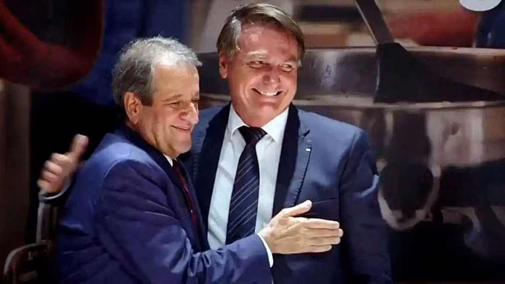 Bolsonaro pede autorização a Moraes para receber Valdemar em casa