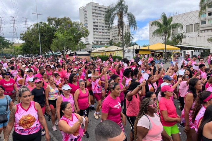 caminhada contra o câncer de mama reúne 800 no Parque Madureira