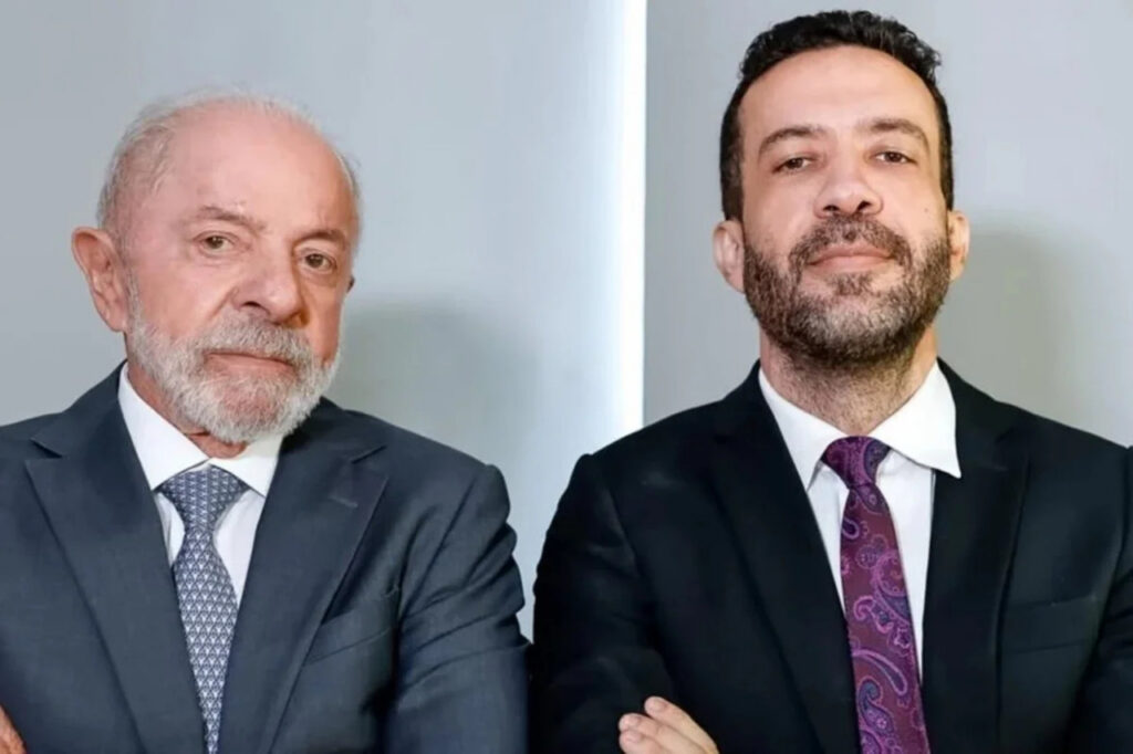 Canal Exército do Lula chega a 10 milhões no WhatsApp