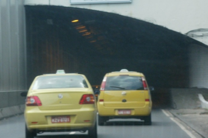 Capela escondida no túnel Santa Bárbara fica fora da vista dos motoristas
