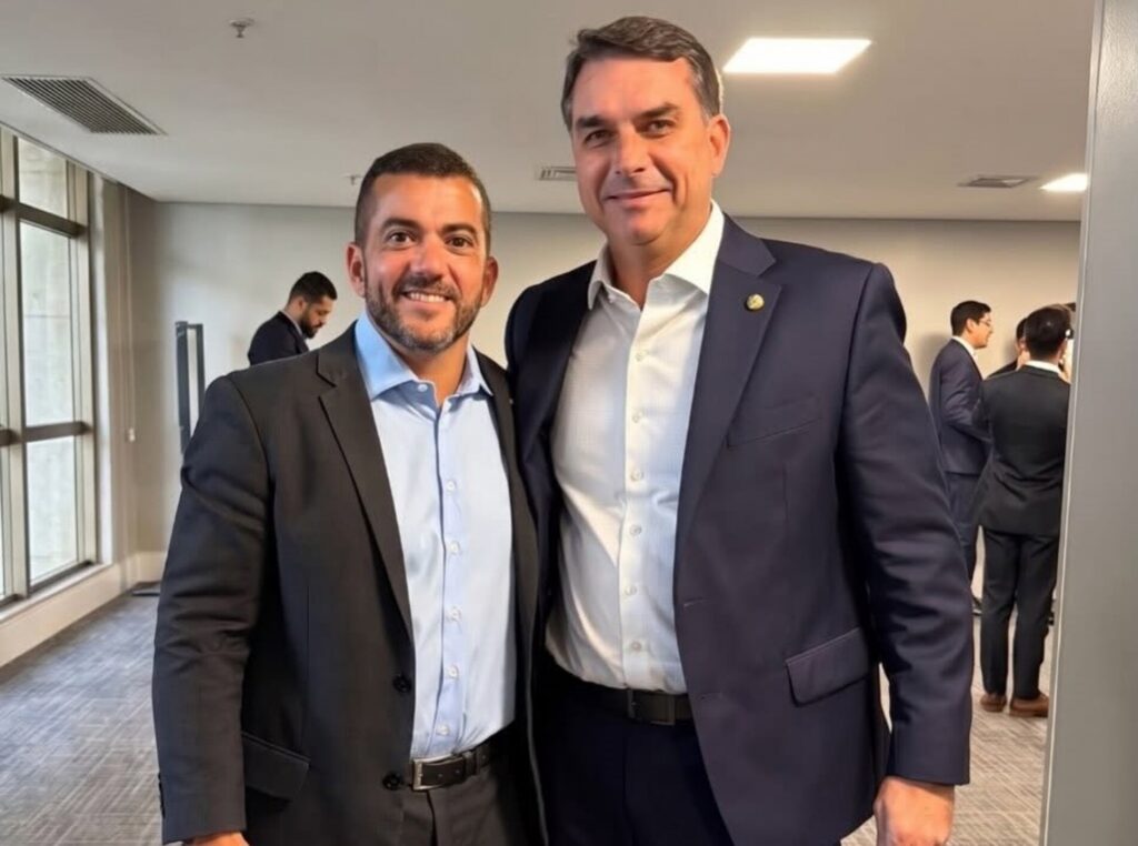 Carlos Jordy defende Flávio Bolsonaro e acusa Moraes