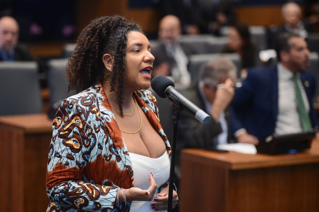 Caso de feminicídio leva Renata Souza a propor prevenção na Alerj