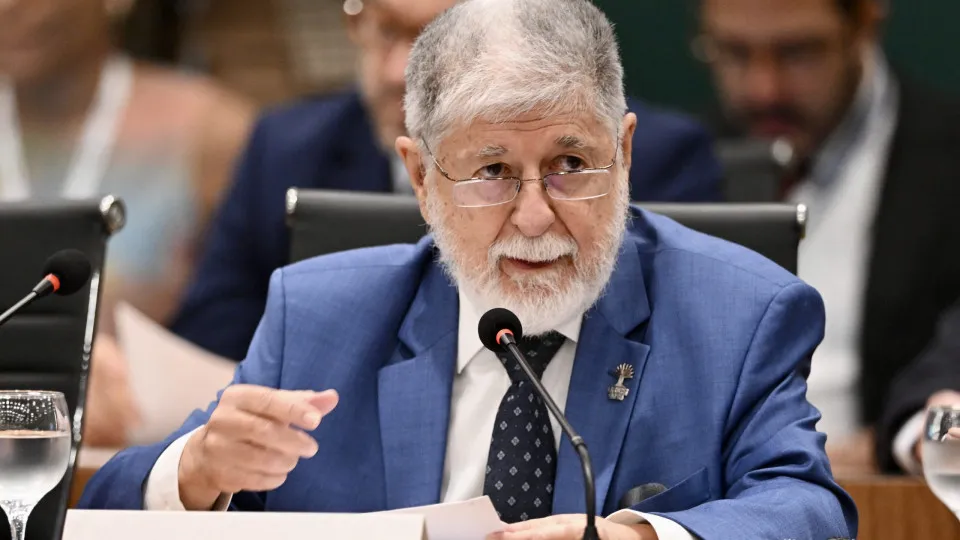 Celso Amorim rebate Trump sobre fraude na eleição do Brasil