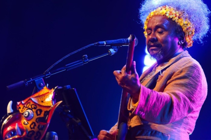 Chico César faz show ‘Vestido de Amor’ no Rio em 10/11