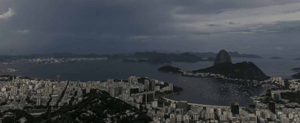 Chuva forte e raios marcam domingo de eleição no Rio