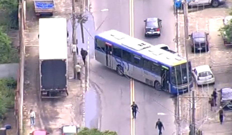 Douglas Ruas reage a sequestros de ônibus no Rio e fala em guerra