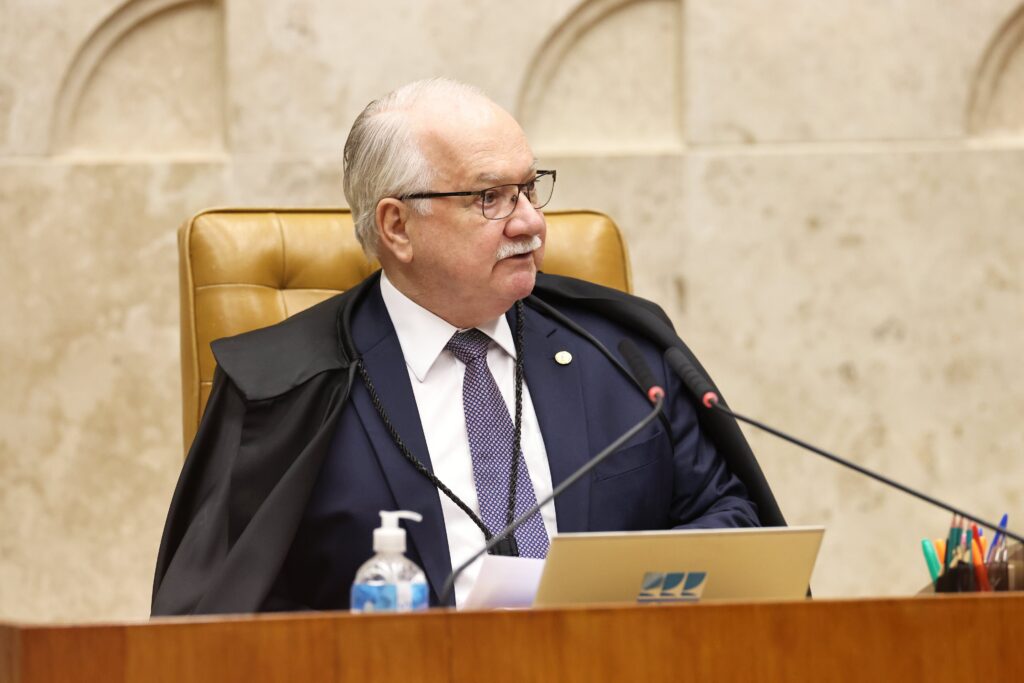 Fachin devolve investigação do INSS a Mendonça e segura caso Master