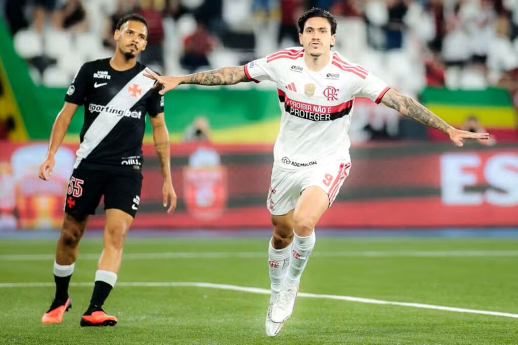 Flamengo goleia o Vasco por 4 a 1 e amplia liderança