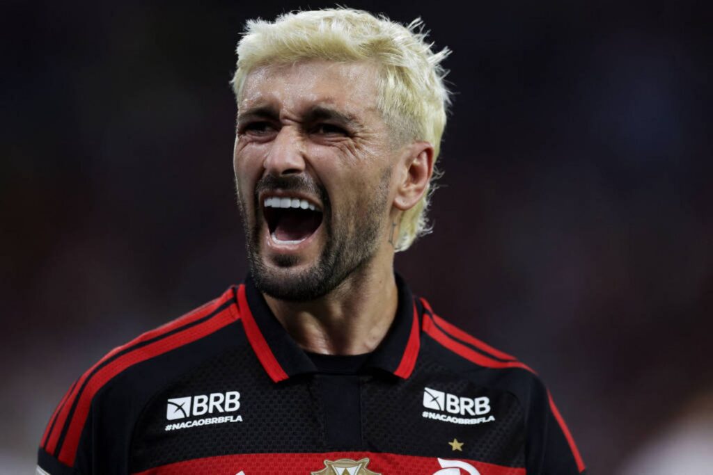 Flamengo vence Atlético-MG e reassume a liderança do Brasileirão