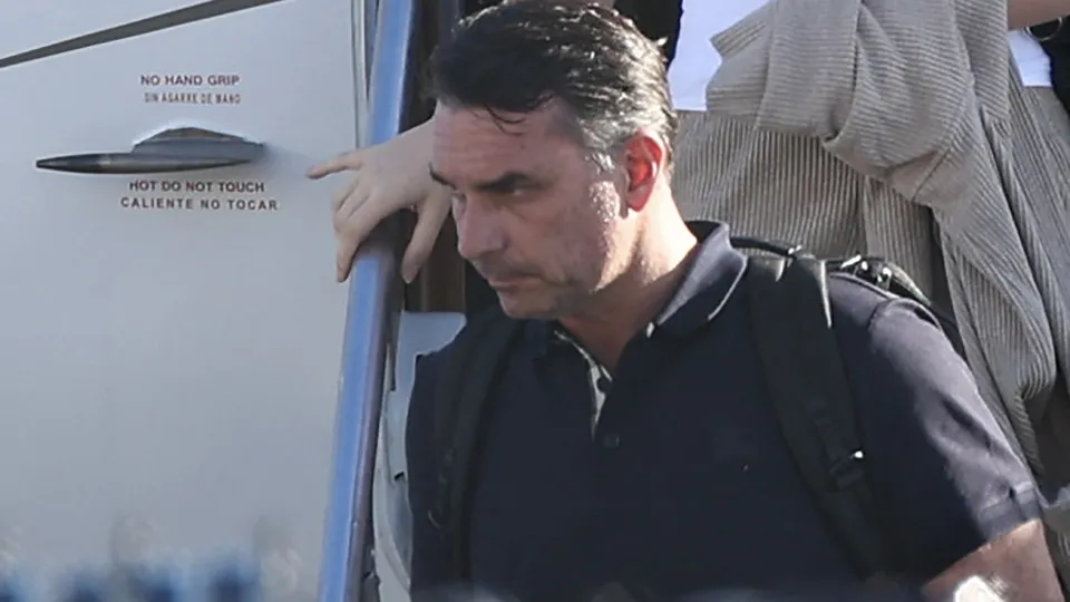Flávio Bolsonaro chega aos EUA após viagem a Miami