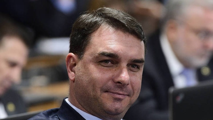 Flávio Bolsonaro está a caminho dos Estados Unidos, diz autoridade americana