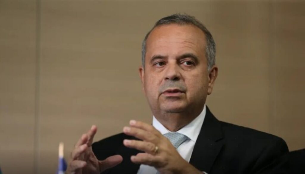Flávio Bolsonaro: Marinho cobra liderança após possível saída