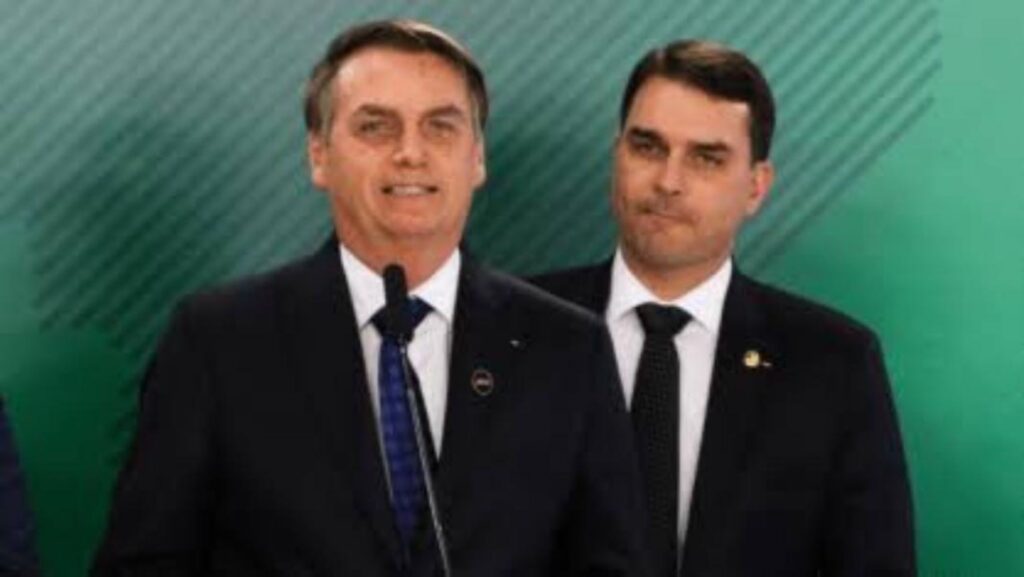 Flávio Bolsonaro preocupa Jair após a virada de Lula