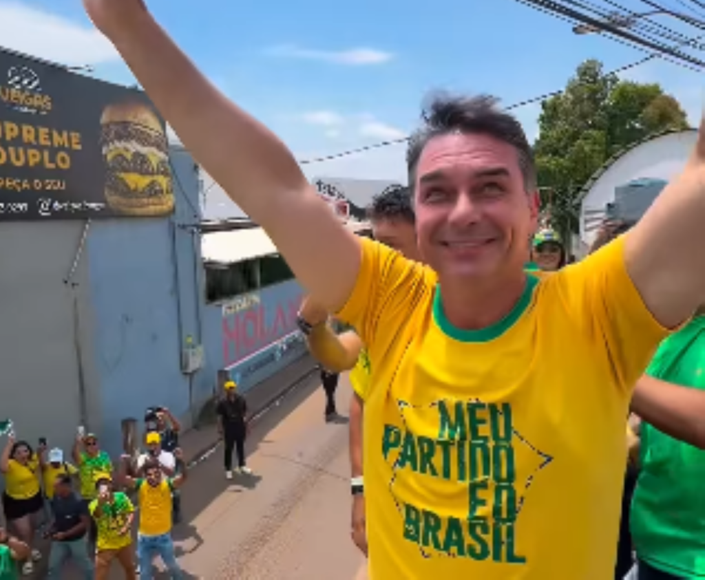 Flávio Bolsonaro promete acabar com entraves ambientais no Pará