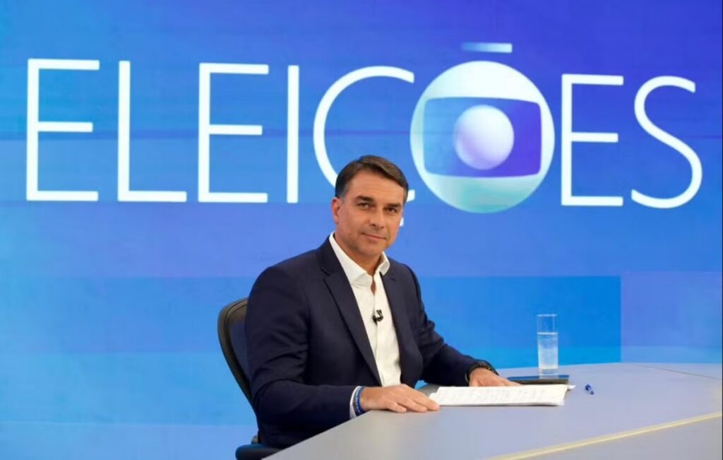 Flávio Bolsonaro promete manter salário mínimo e fim da escala 6×1