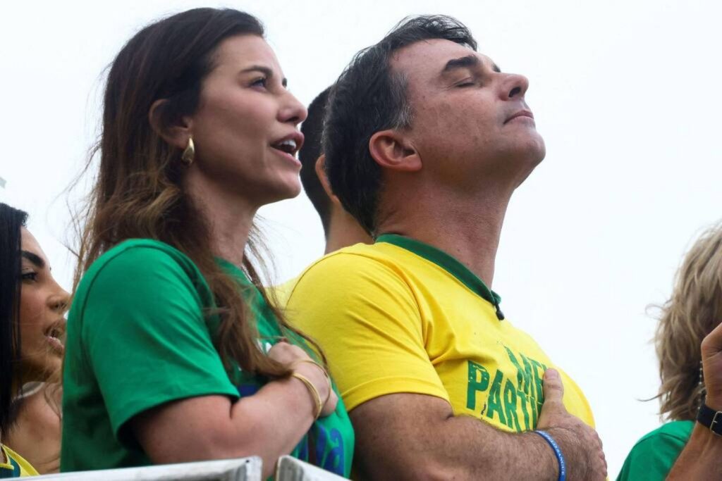 Flávio cancela live na reta final e equipe cita aniversário da esposa