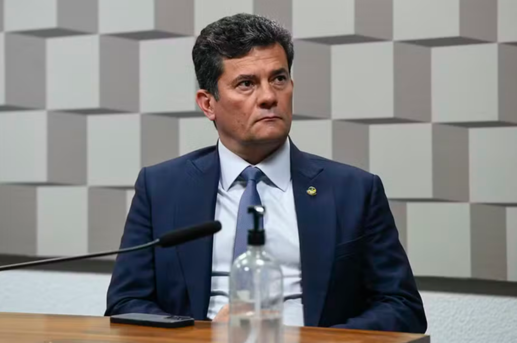 Governadores de direita se dividem após derrota de Flávio Bolsonaro