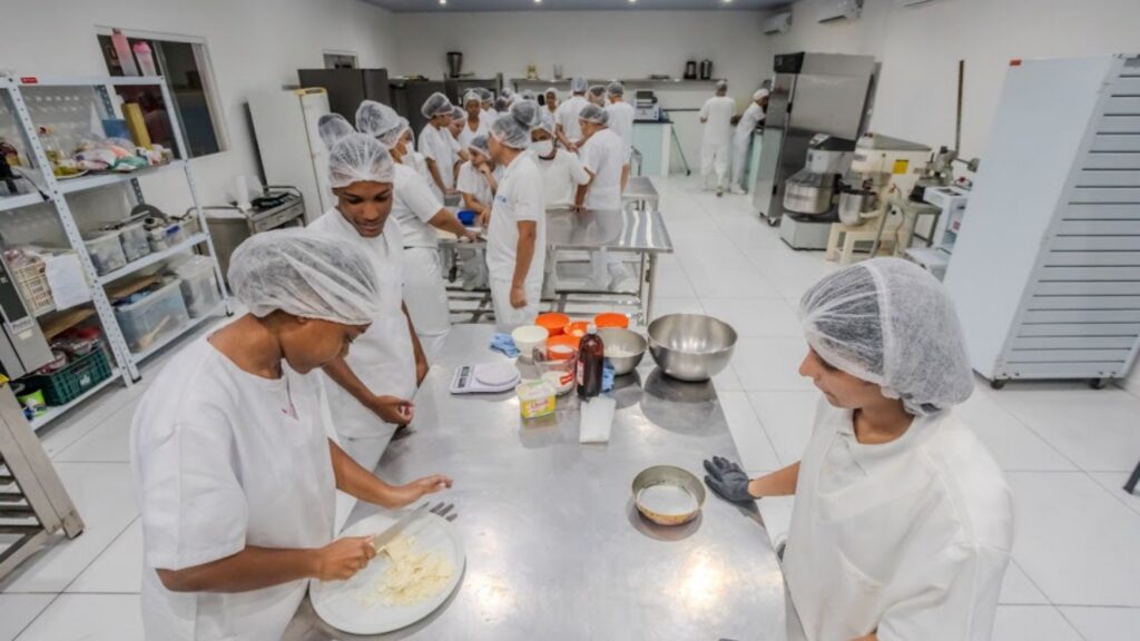Governo do Rio cria bolsa de R$ 400 para cursos técnicos