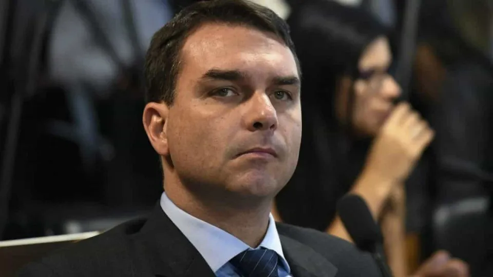 Governo Trump sabia da saída de Flávio Bolsonaro do Brasil, dizem aliados