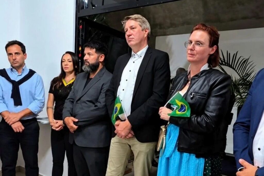 Hino com estrofe ligada ao nazismo constrange alemães em Ubatuba