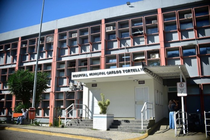 Hospital Carlos Tortelly amplia atendimento em Niterói após obras