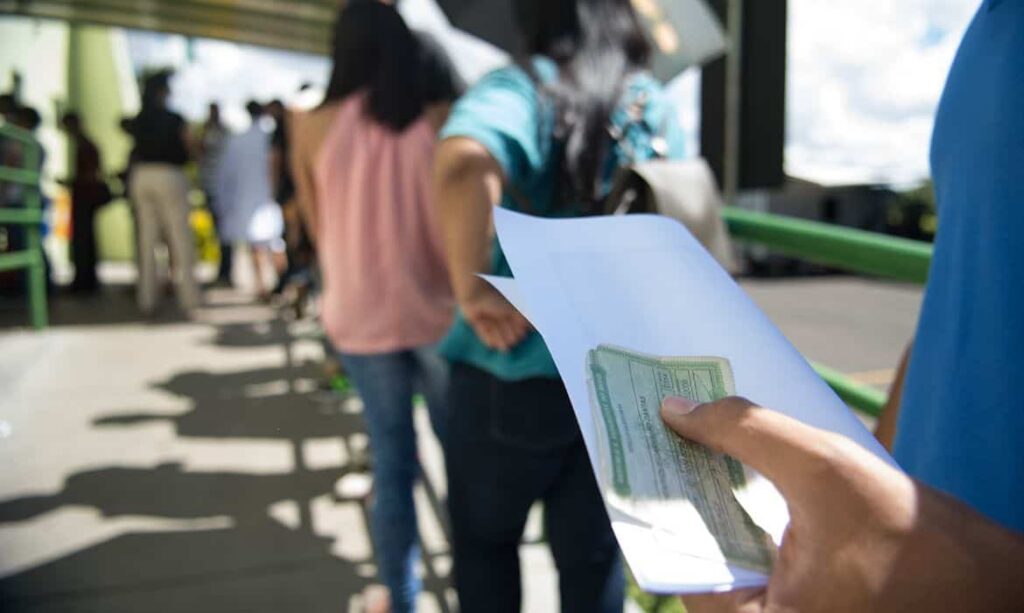 Indecisos mais que dobram e chegam a 9,8 milhões, diz pesquisa
