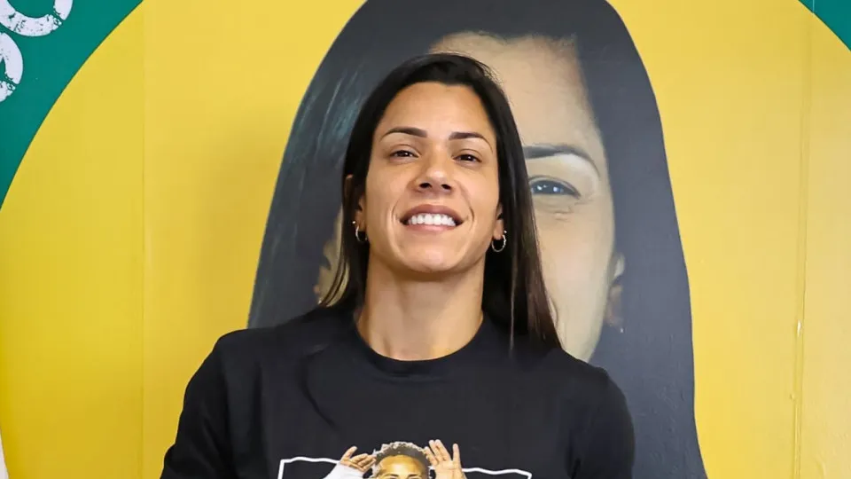 Índia Armelau sugere demissão de quem apoiou Lula