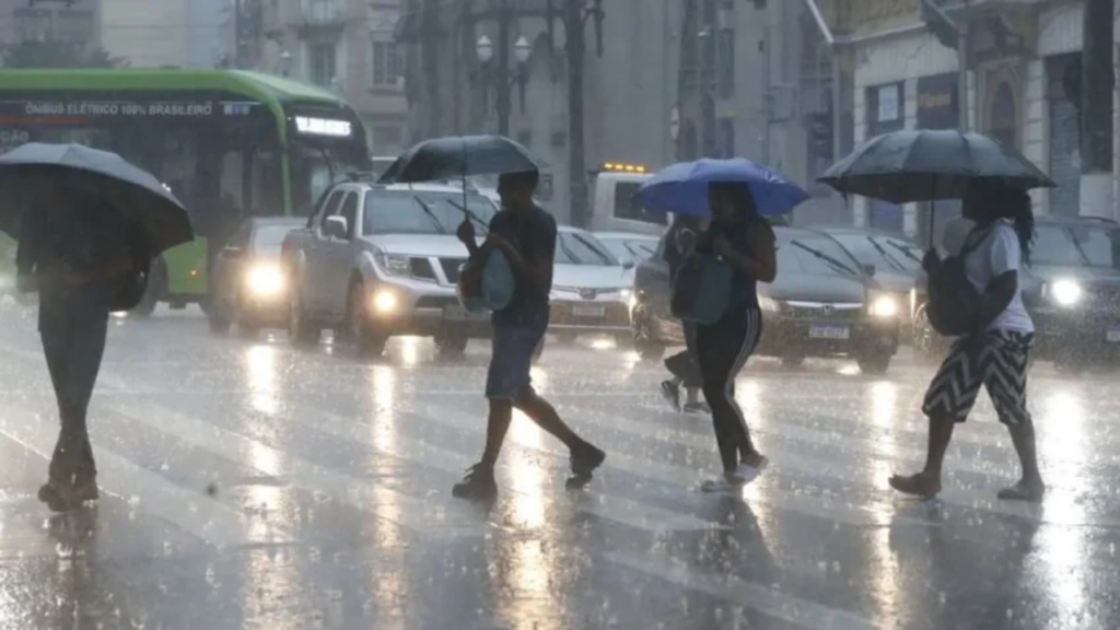 Inmet alerta Rio e mais cinco estados para chuva intensa