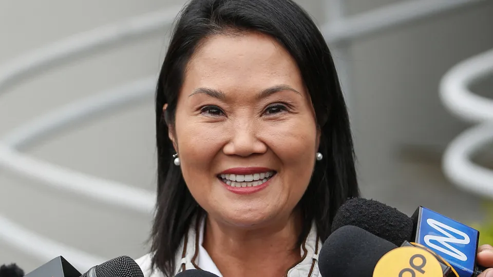 Keiko Fujimori quer retirar ‘ideologia’ de textos escolares no Peru