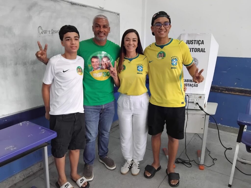 Kelaine Goulart vota em Itaguaí e fala em mudança na cidade