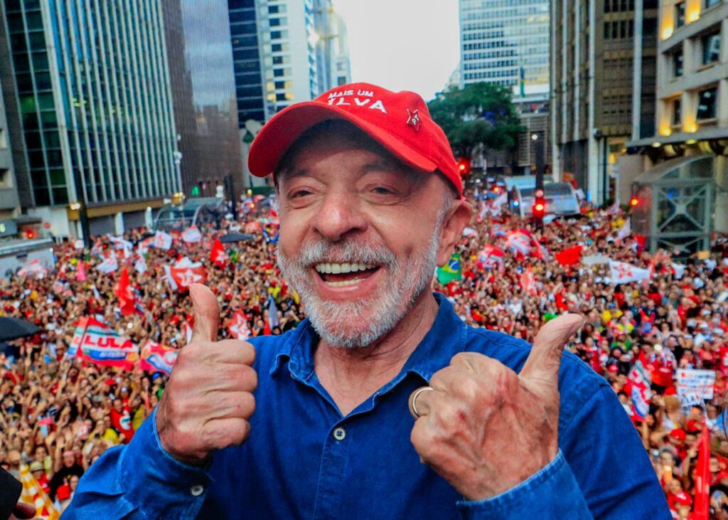 Lula completa 81 anos após reeleição e comemora em Brasília
