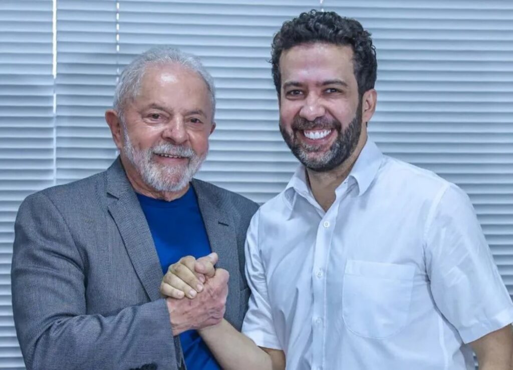 Lula envia recado a Janones, internado após debate presidencial