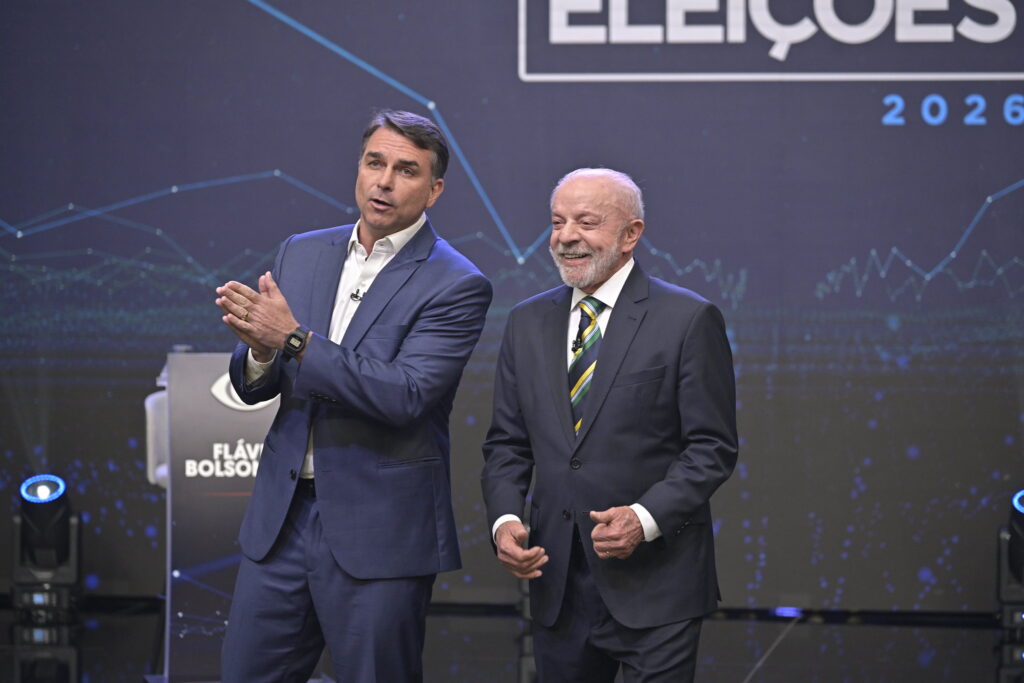 Lula pede cassação da chapa de Flávio Bolsonaro ao TSE