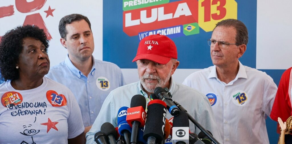 Lula prevê vitória e promete obras na Baixada Fluminense