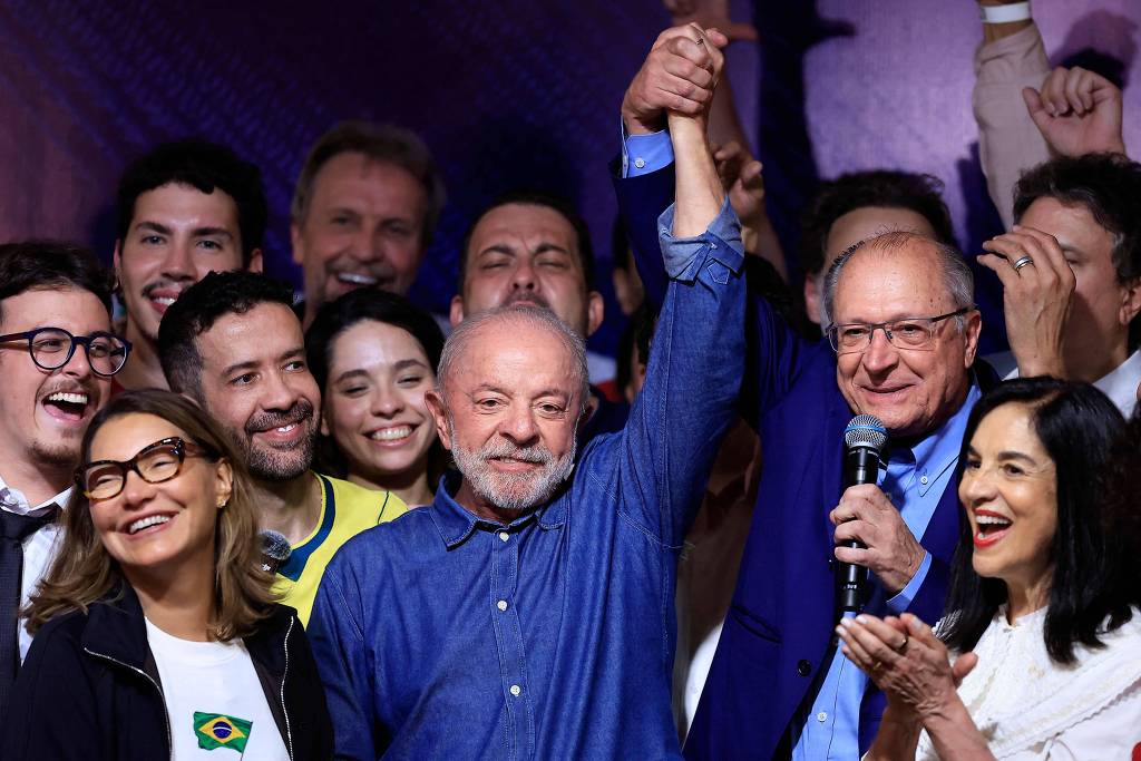 lula promete governar para 215 milhões no novo mandato