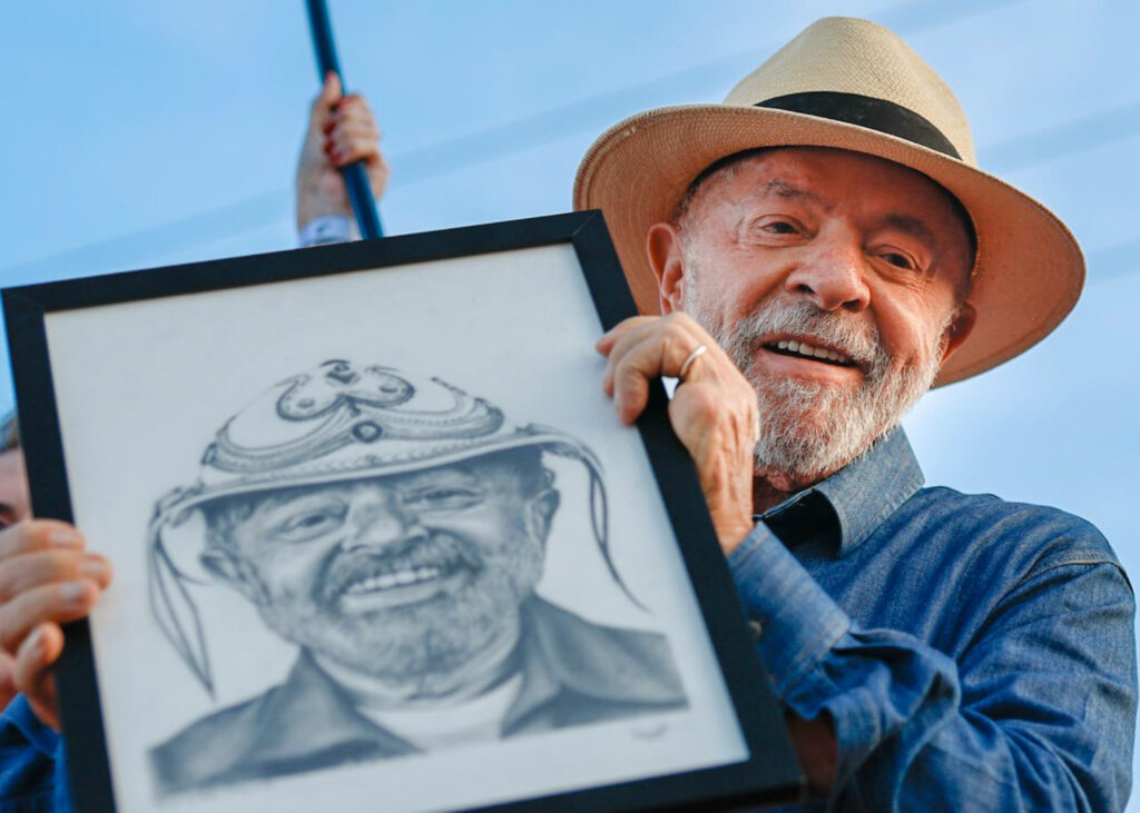 Lula vence em 13 estados e Flávio Bolsonaro em 14 no 2º turno
