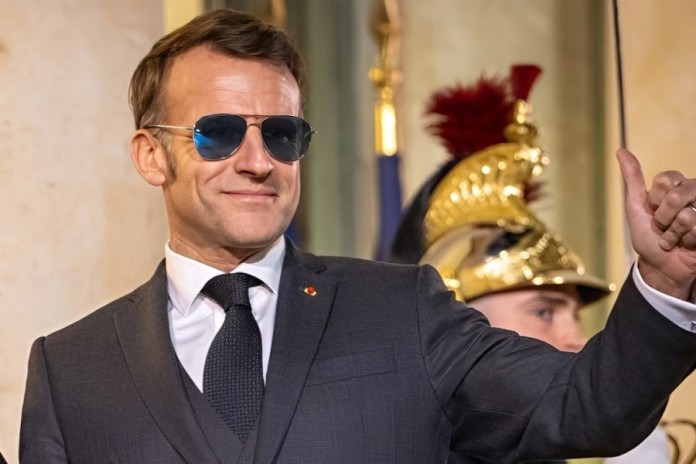 Macron percorre praias do Rio e elogia acolhimento carioca