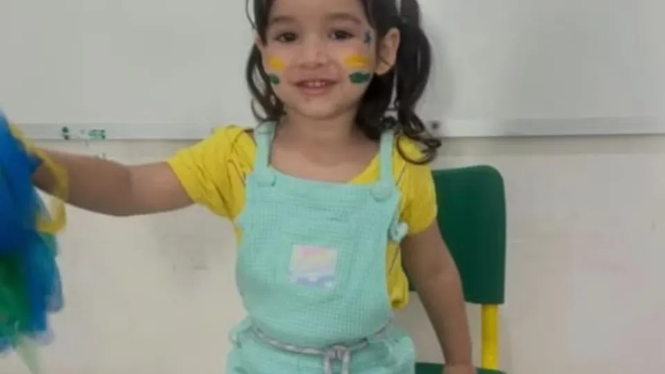 Menina de 2 anos morre após ficar trancada em carro em Roraima
